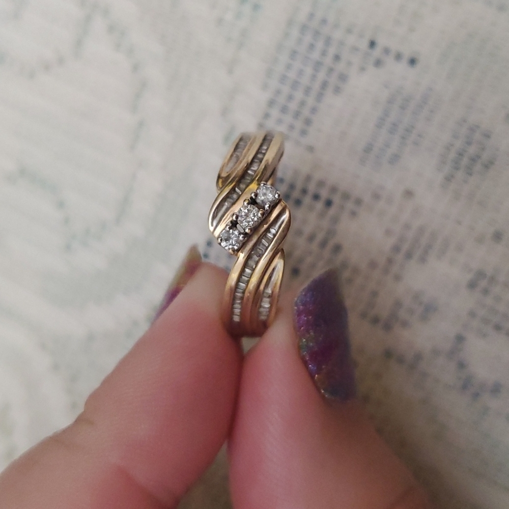 Diamond ring in 10k gold